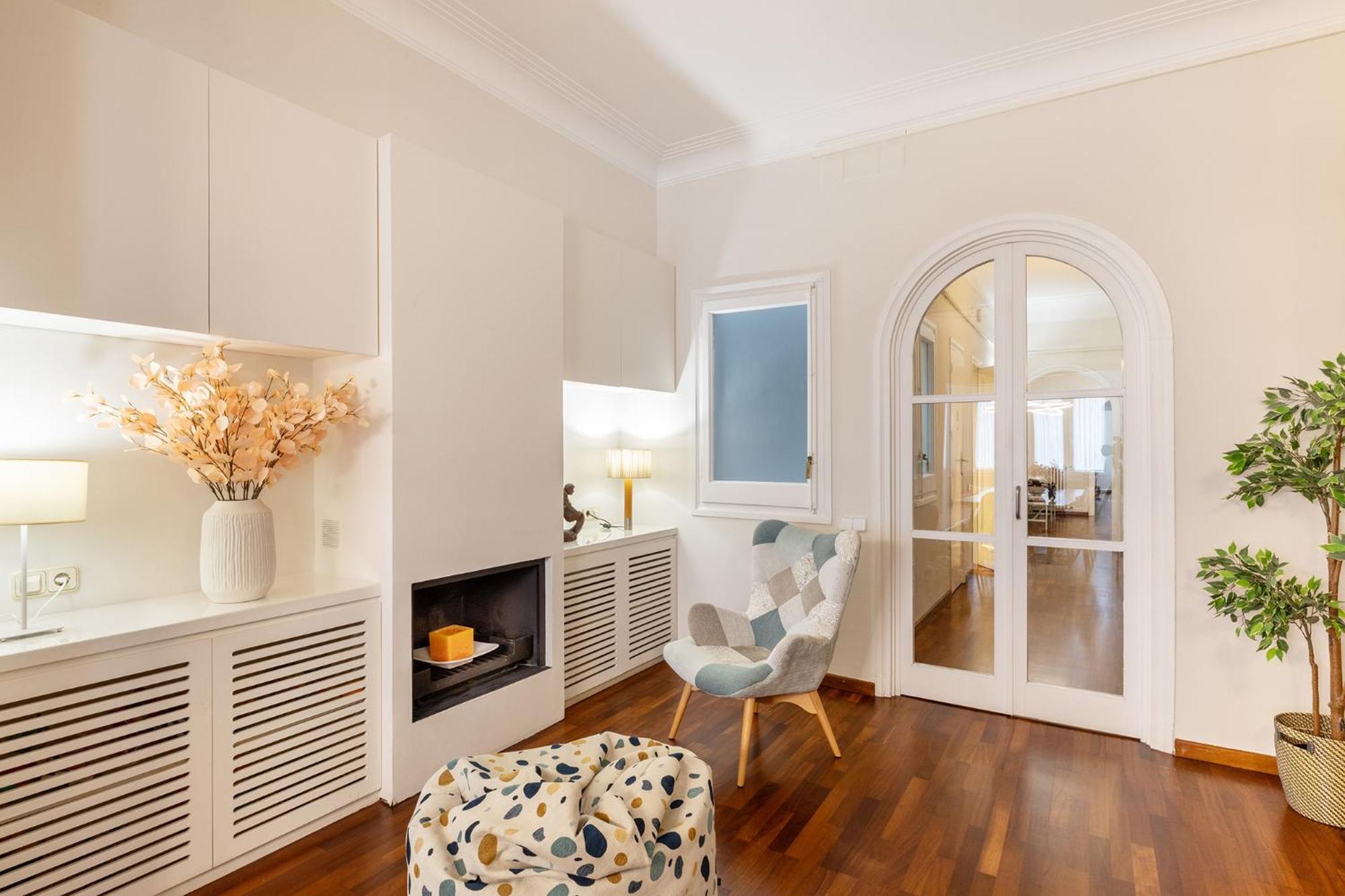 Large & Beautiful Apartment 4Min From Passeig De Gracia Барселона Екстер'єр фото