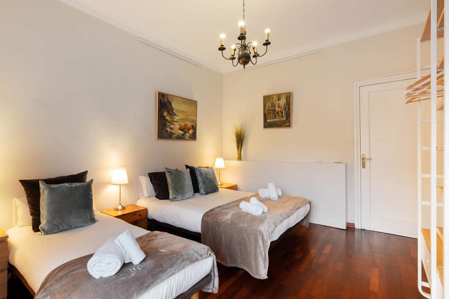 Large & Beautiful Apartment 4Min From Passeig De Gracia Барселона Екстер'єр фото