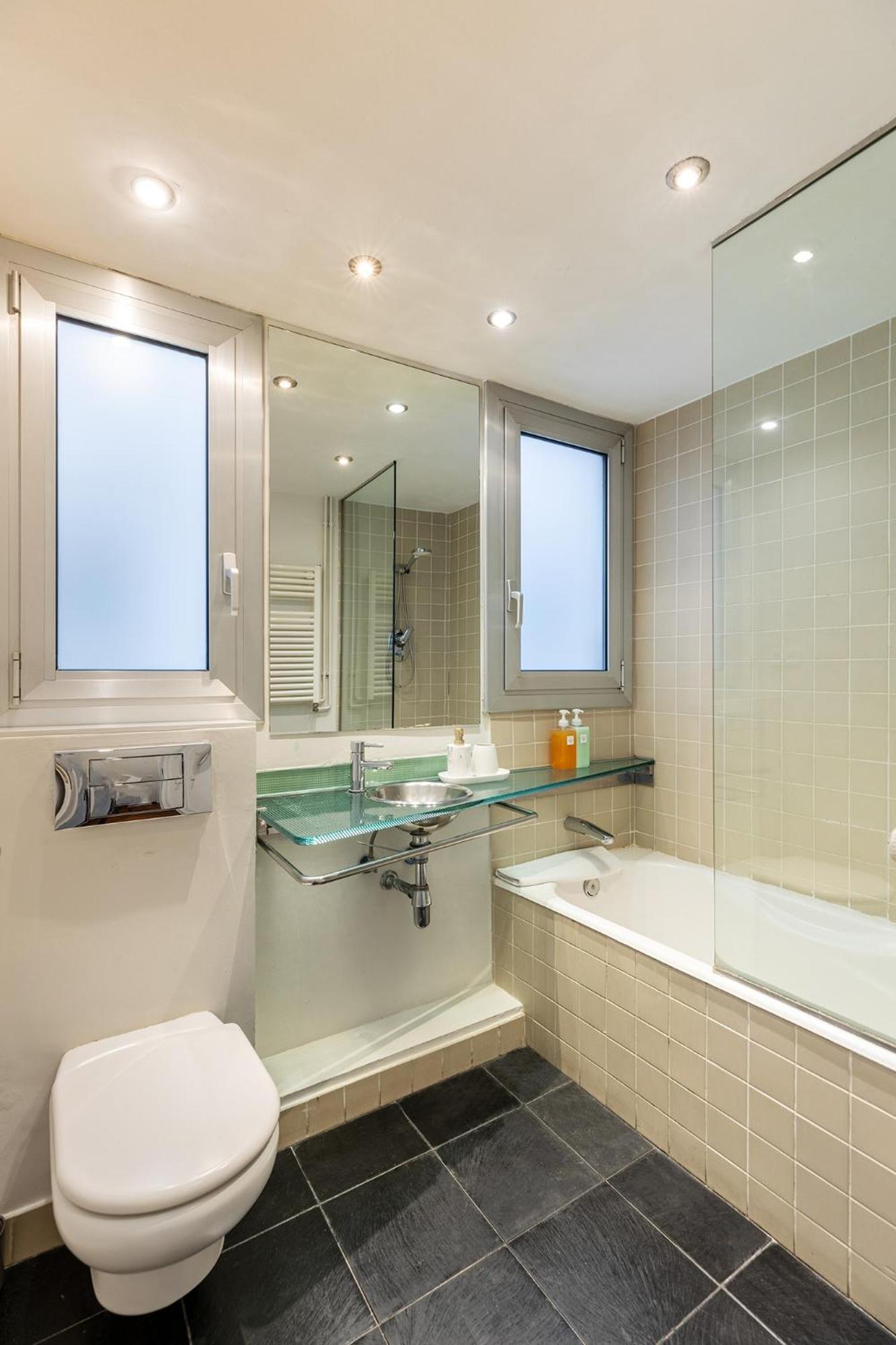 Large & Beautiful Apartment 4Min From Passeig De Gracia Барселона Екстер'єр фото
