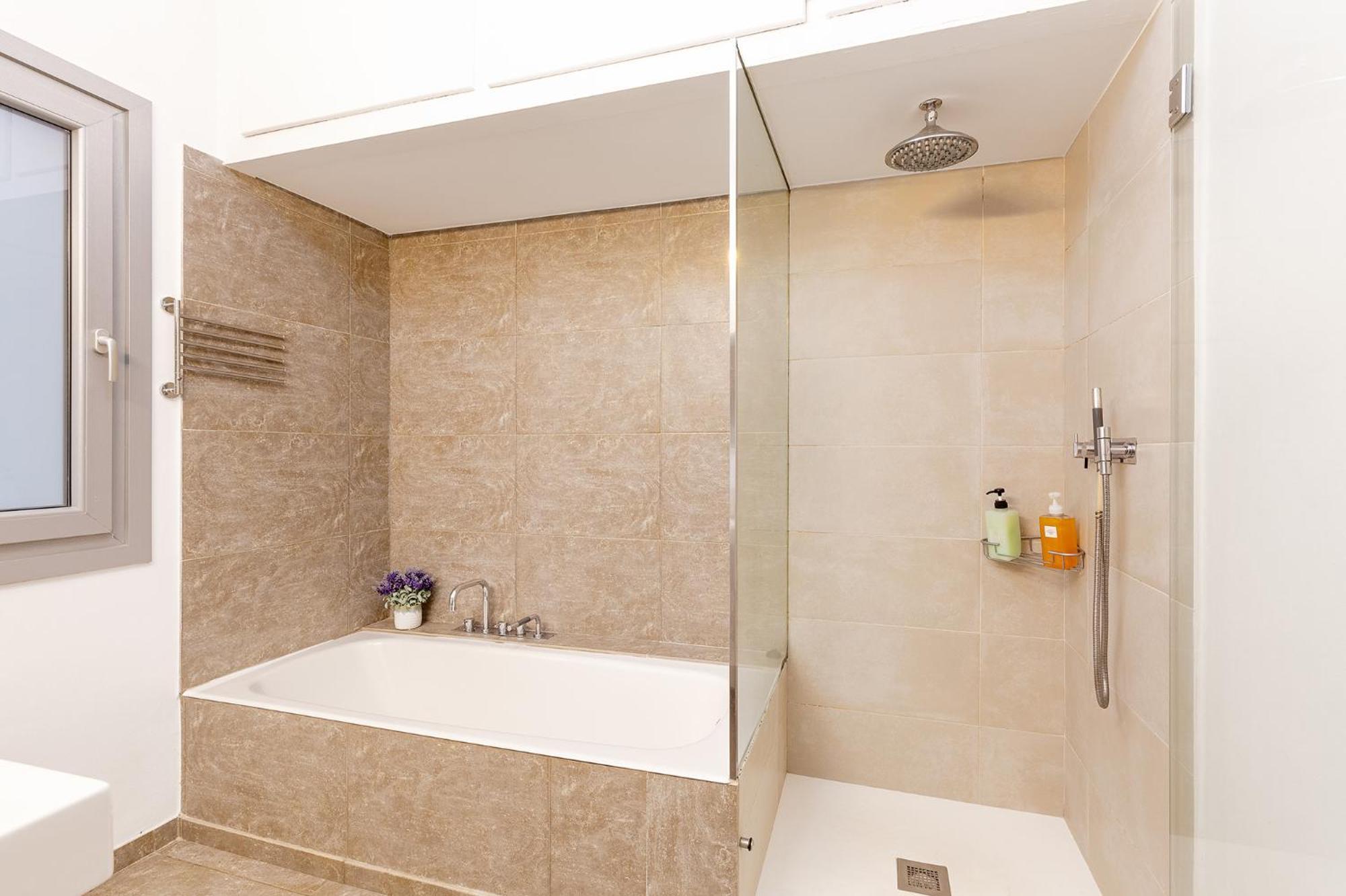 Large & Beautiful Apartment 4Min From Passeig De Gracia Барселона Екстер'єр фото