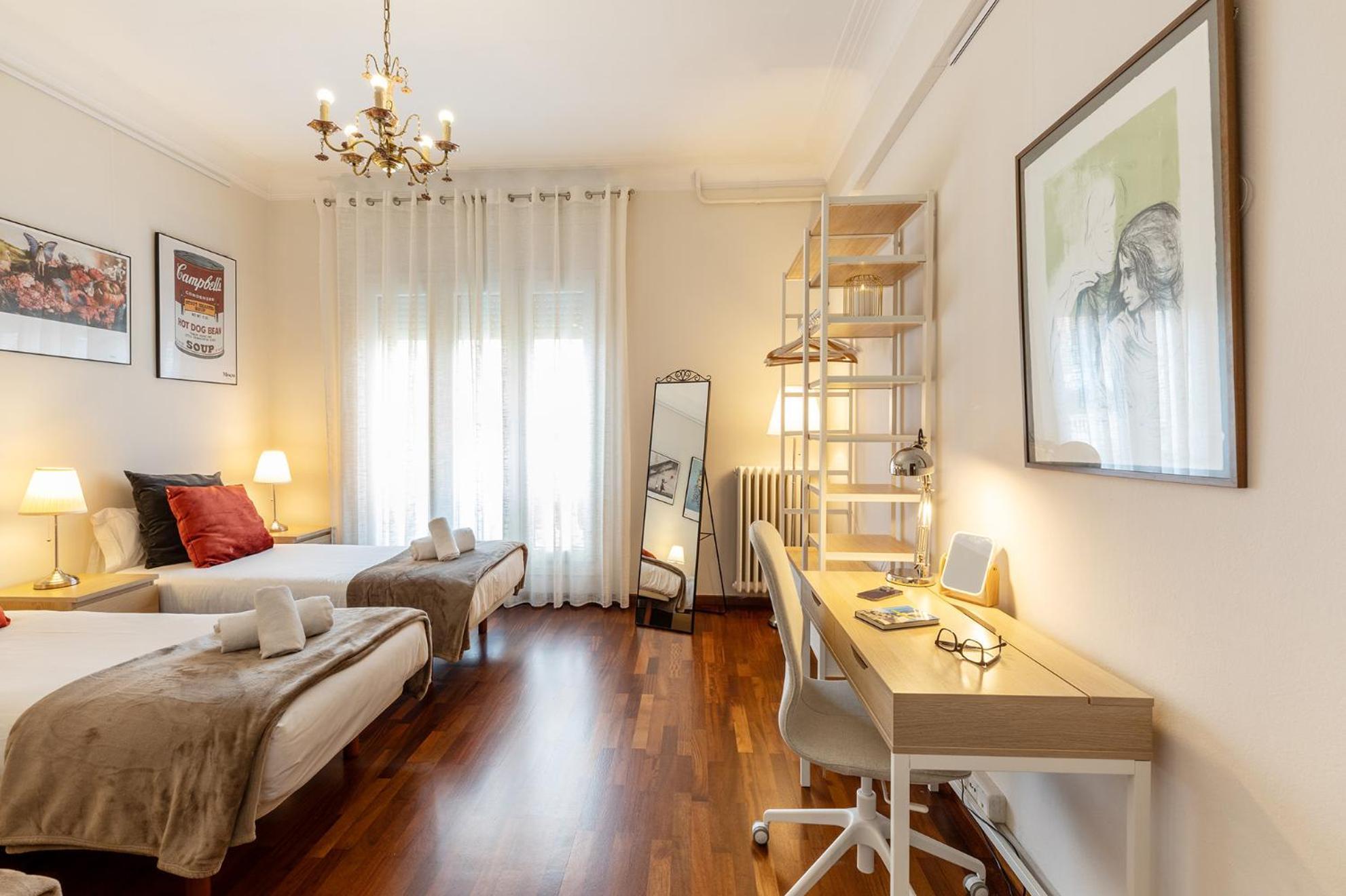 Large & Beautiful Apartment 4Min From Passeig De Gracia Барселона Екстер'єр фото